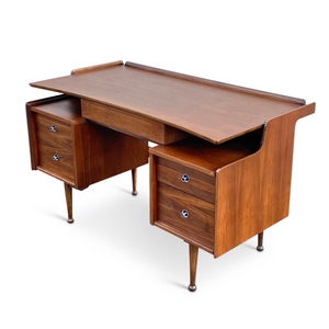 MID CENTURY WALNUT DESK BY HOOKER FURNITURE