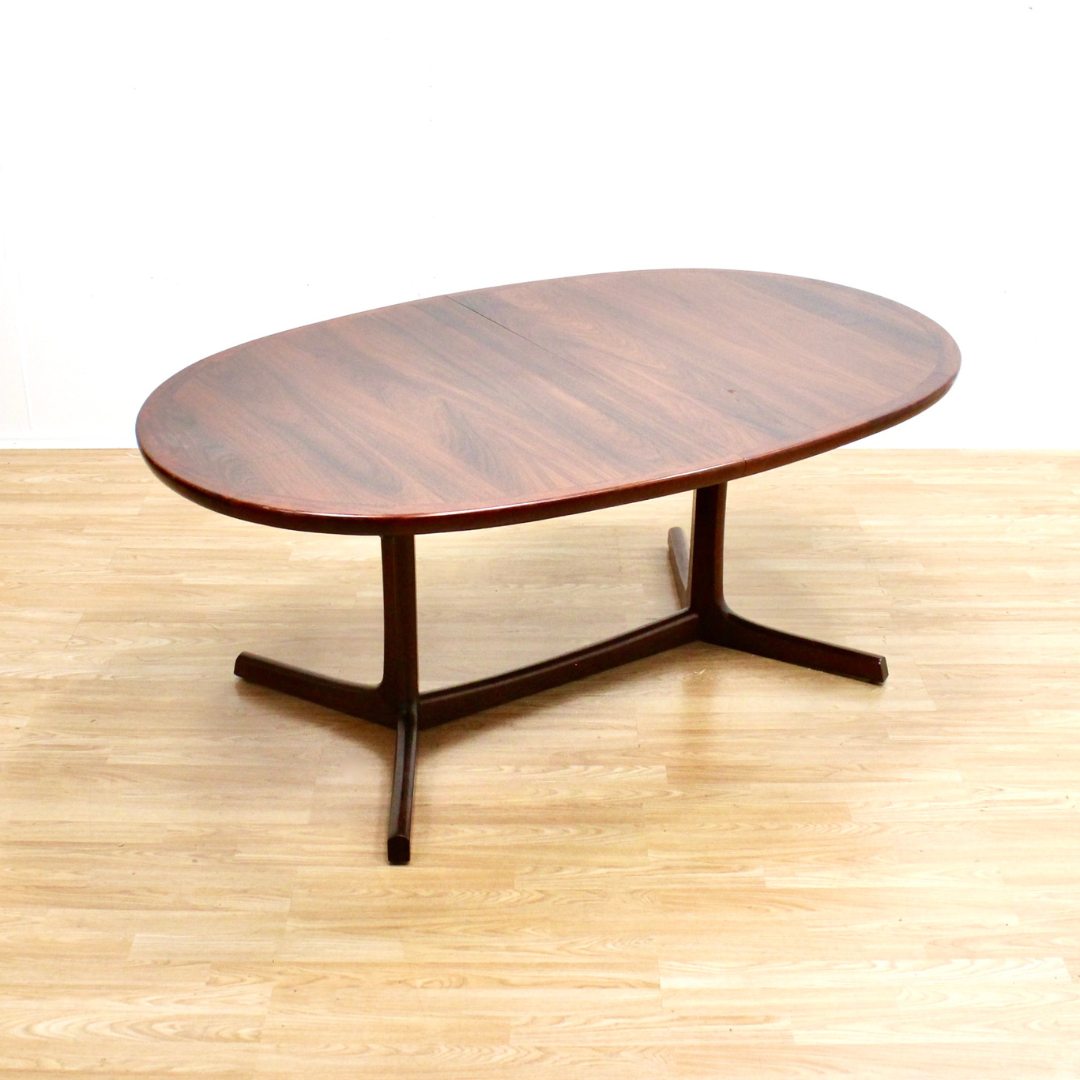 MID CENTURY EXTENDING ROSEWOOD DANISH DINING TABLE BY GUDME MOBELFABRIK FOUR TO TWELVE SEATER