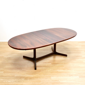 MID CENTURY EXTENDING ROSEWOOD DANISH DINING TABLE BY GUDME MOBELFABRIK FOUR TO TWELVE SEATER