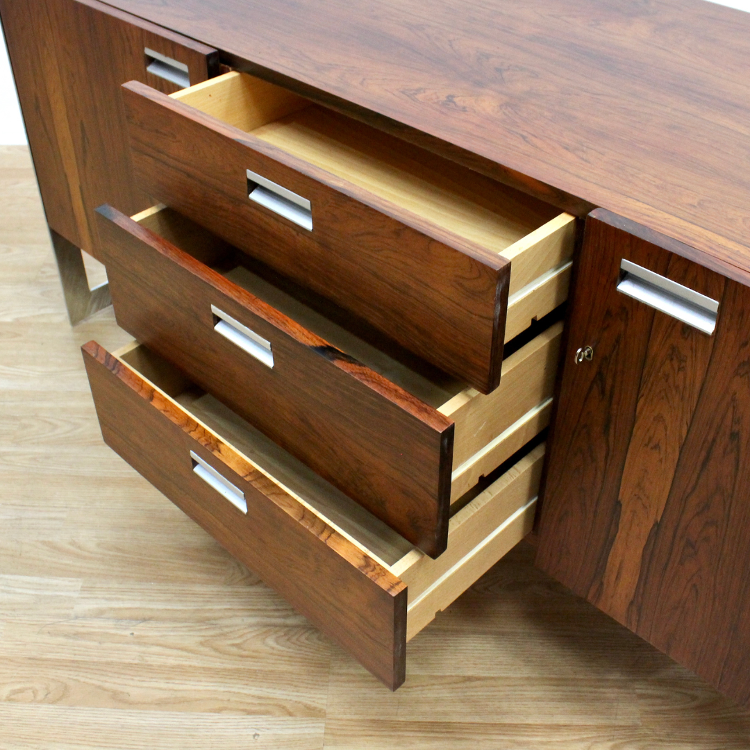 1970S POST MODERN ROSEWOOD & CHROME CREDENZA BY RICHARD YOUNG FOR MERROW ASSOCIATES