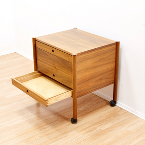 DANISH MODERN LIVING ROOM END TABLE IN WALNUT