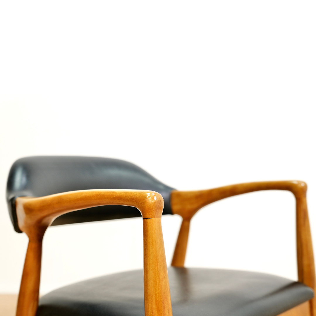MID CENTURY ENGLISH DESK CHAIR IN OAK