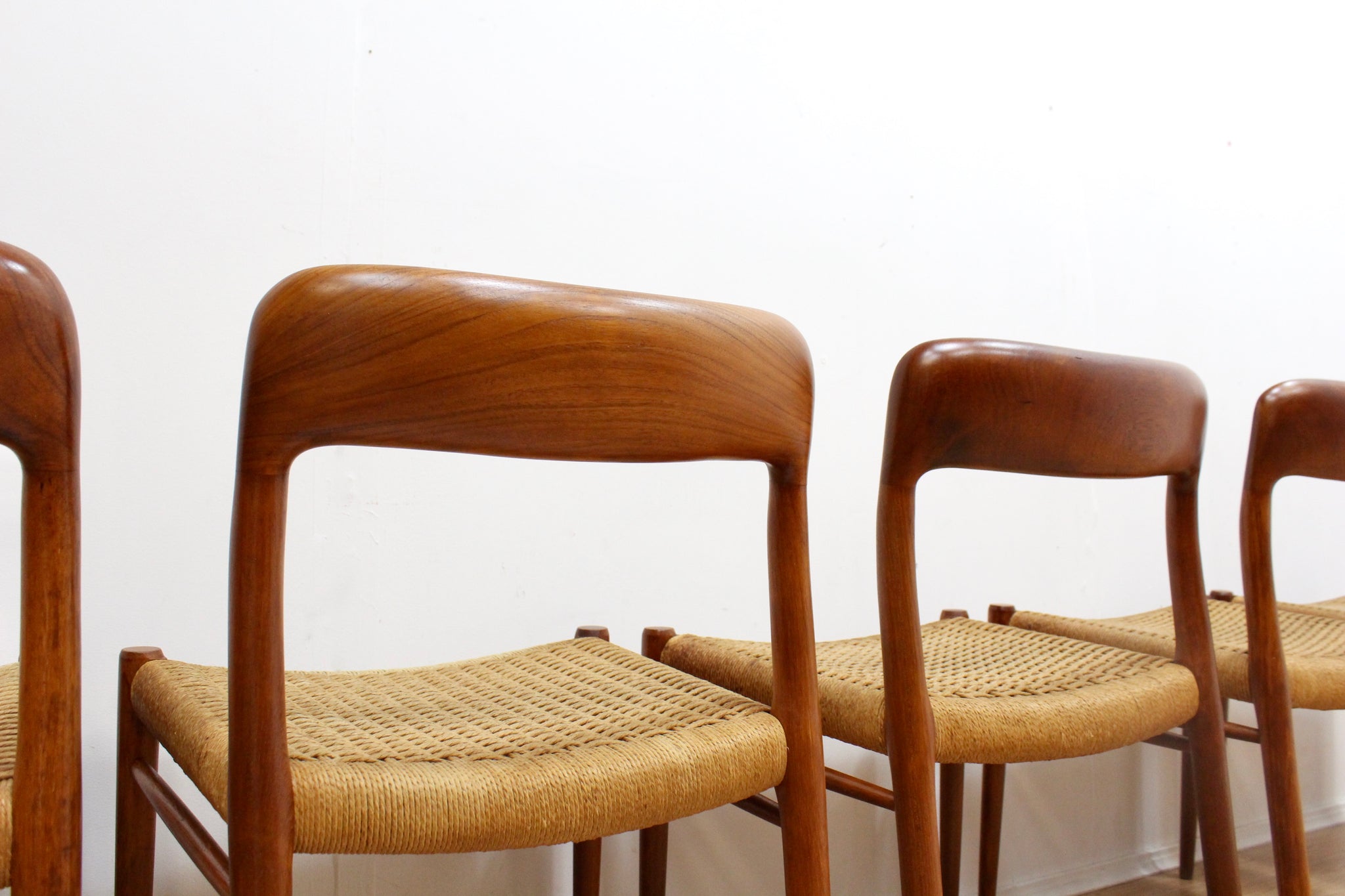 DANISH MODERN MODEL 75 DINING CHAIRS BY NIELS MOLLER