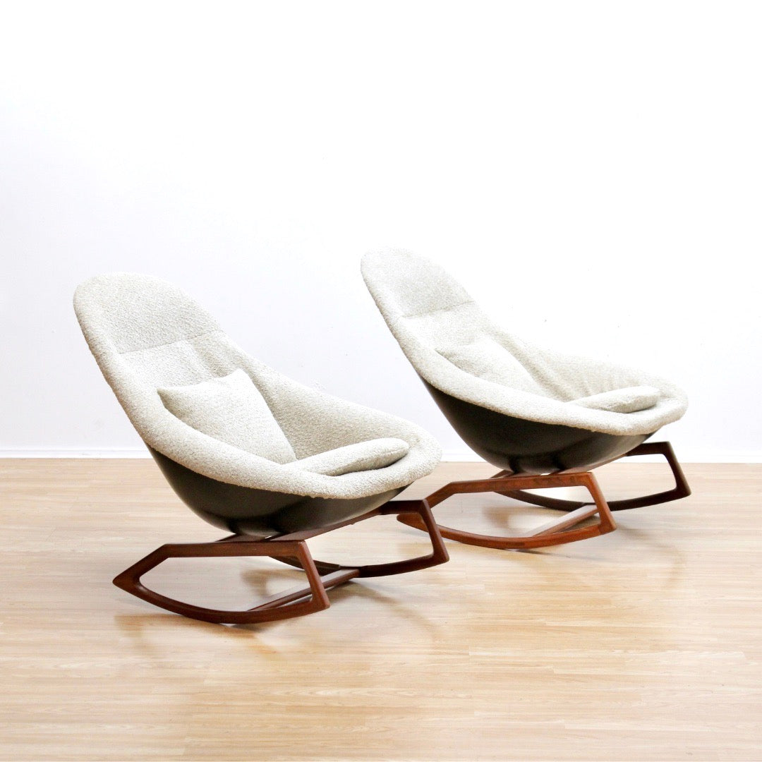 PAIR OF 1960S GEMINI ROCKING POD CHAIRS BY WALTER S. CHENERY FOR LURASHELL