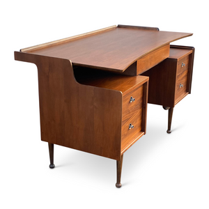 MID CENTURY WALNUT DESK BY HOOKER FURNITURE