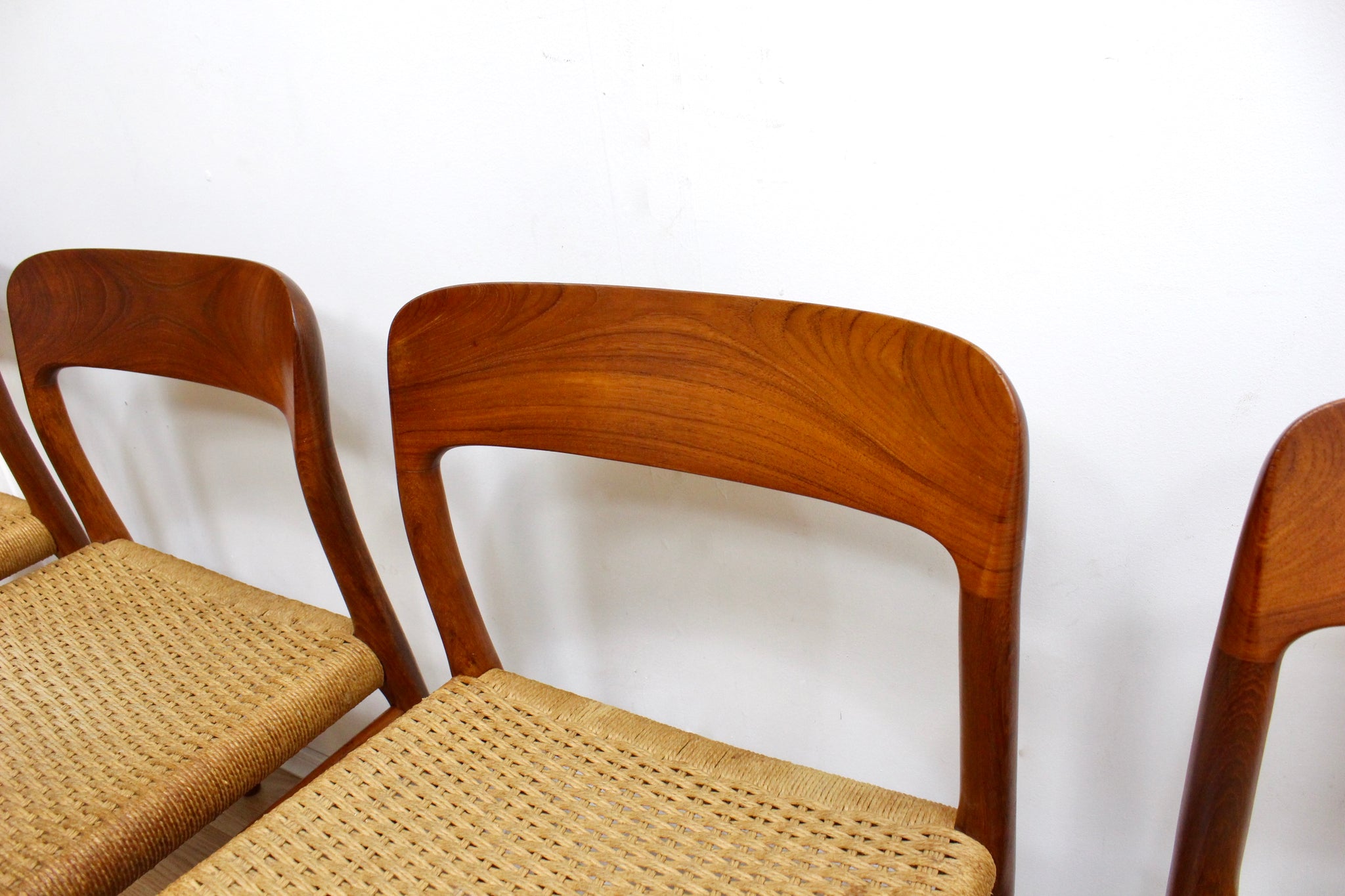 DANISH MODERN MODEL 75 DINING CHAIRS BY NIELS MOLLER