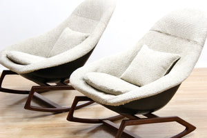 PAIR OF 1960S GEMINI ROCKING POD CHAIRS BY WALTER S. CHENERY FOR LURASHELL