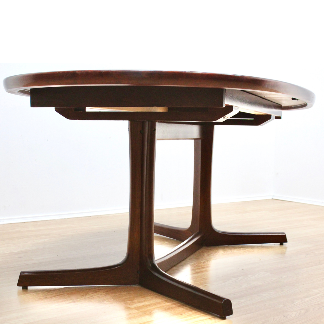 MID CENTURY EXTENDING ROSEWOOD DANISH DINING TABLE BY GUDME MOBELFABRIK FOUR TO TWELVE SEATER