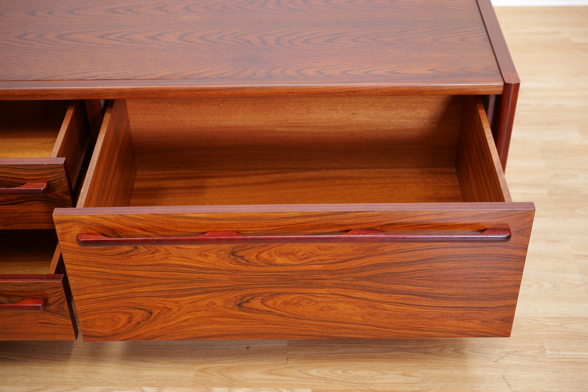 LOW 1970S DANISH MODERN ROSEWOOD CREDENZA BY FAARUP MOBELFABRIK