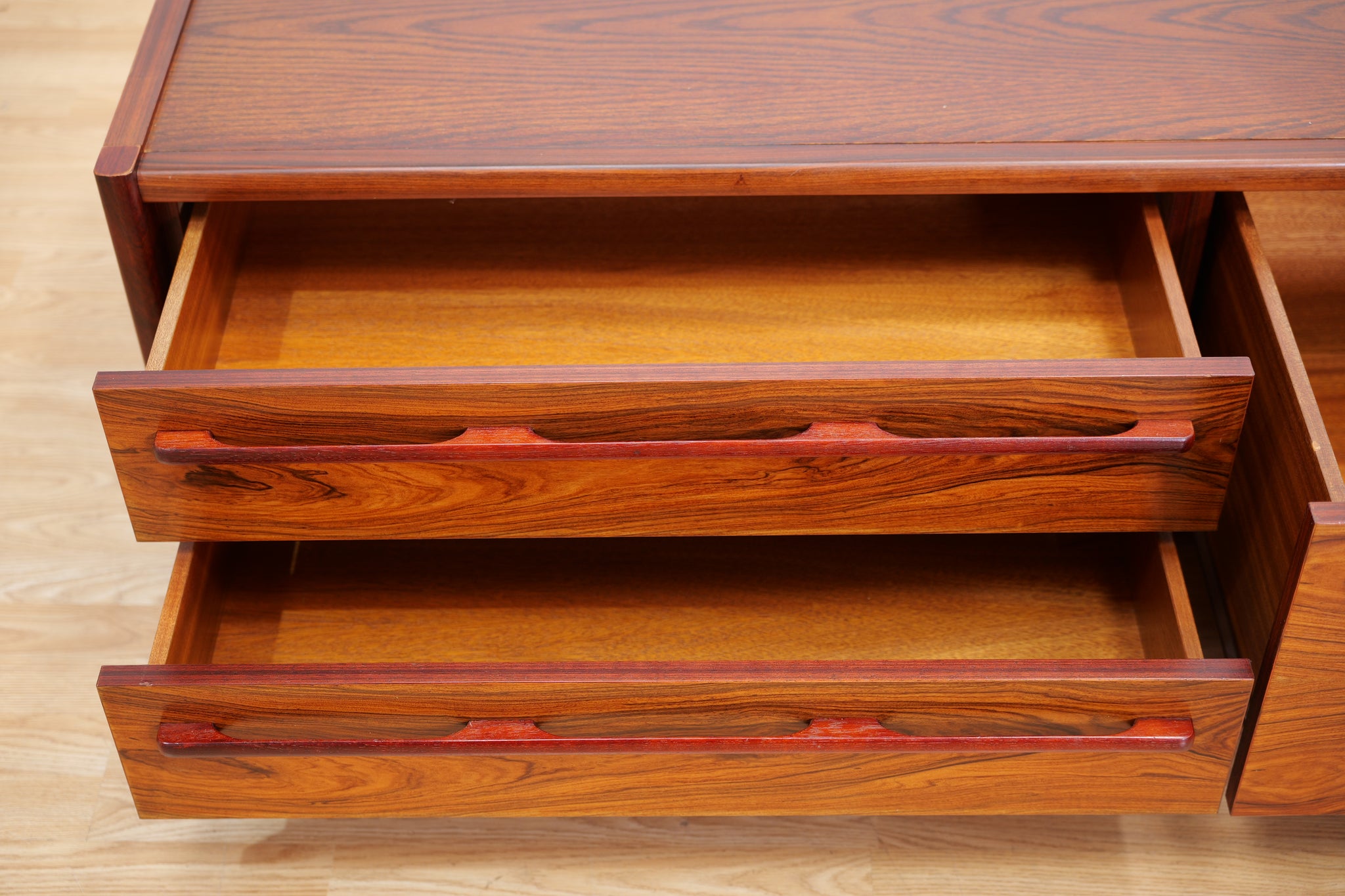 LOW 1970S DANISH MODERN ROSEWOOD CREDENZA BY FAARUP MOBELFABRIK