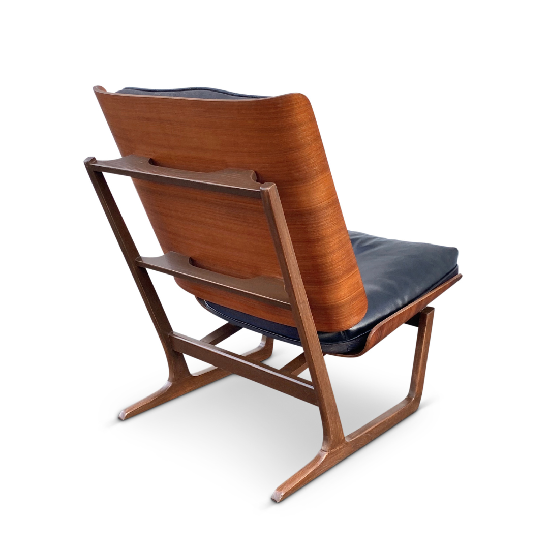 BENTWOOD AND BLACK LEATHER SLED CHAIR BY HANS JUERGENS FOR DECO HOUSE