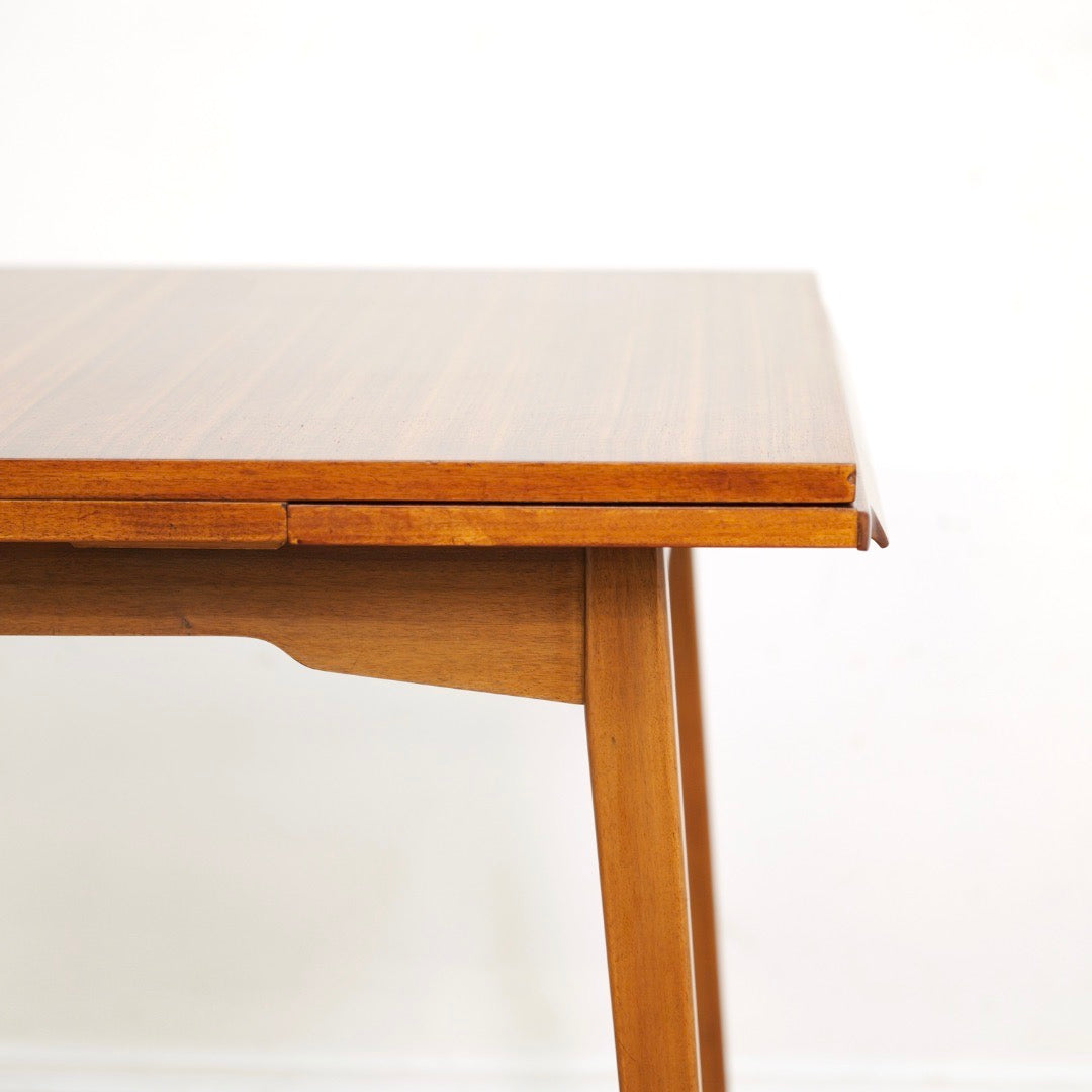 MID CENTURY EXTENDING DINING TABLE AND FOUR CHAIRS BY E GOMME