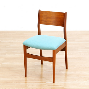 MID CENTURY DROP LEAF DINING TABLE AND FOUR CHAIRS
