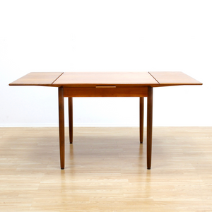 MID CENTURY DANISH EXTENDING DINING TABLE BY AM MOBLER