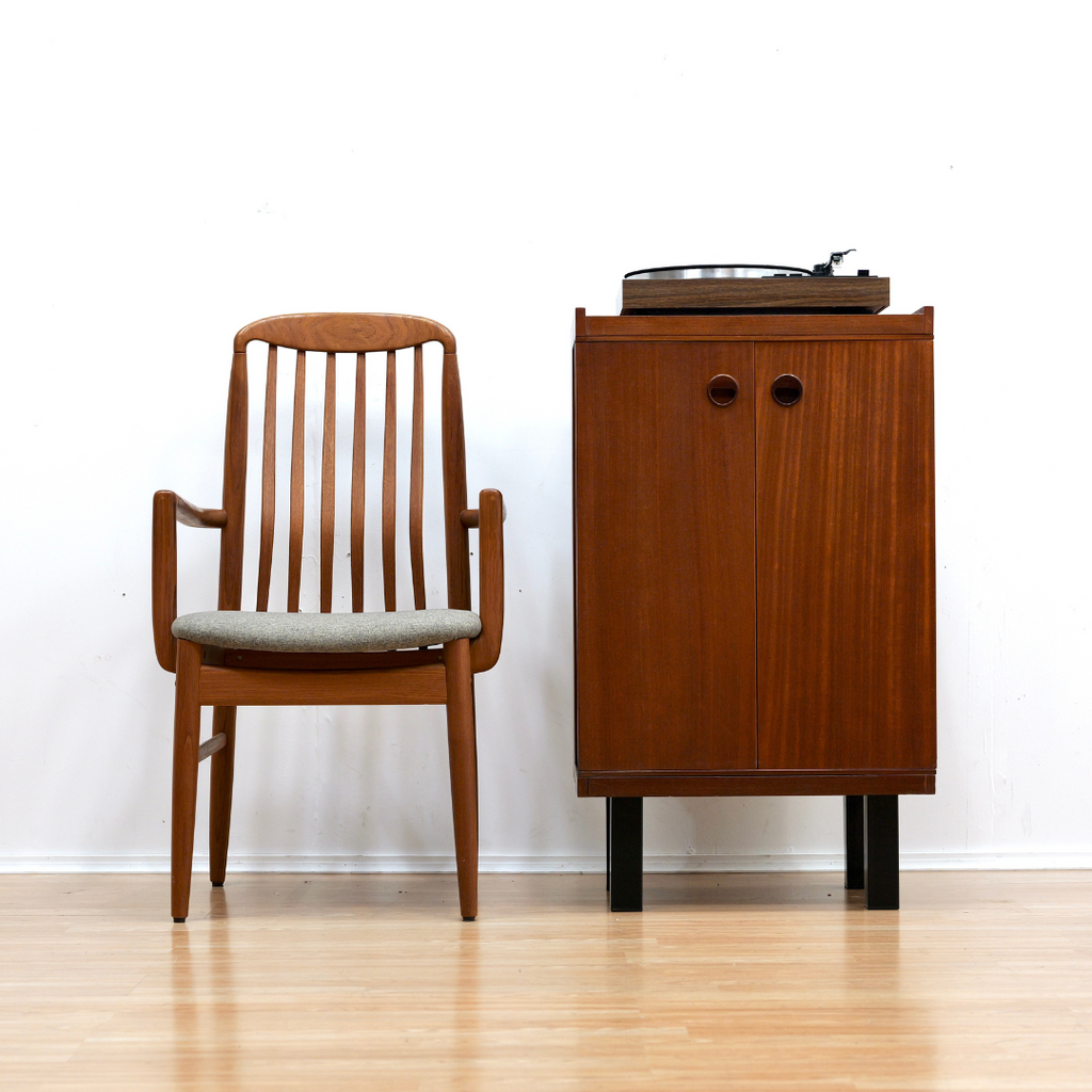 MID CENTURY TEAK VINYL RECORD STORAGE CABINET