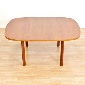 MID CENTURY EXTENDING TEAK DINING TABLE BY G PLAN