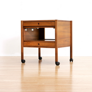 DANISH MODERN LIVING ROOM END TABLE IN WALNUT