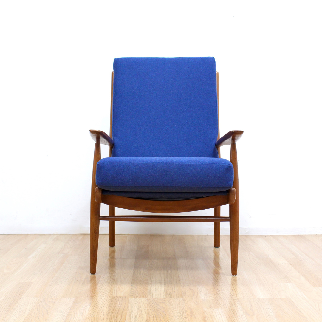 MID CENTURY LOUNGE CHAIR BY SCANDART OF HIGH WYCOMBE