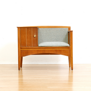 MID CENTURY OAK GOSSIP BENCH BY CHIPPY HEATH