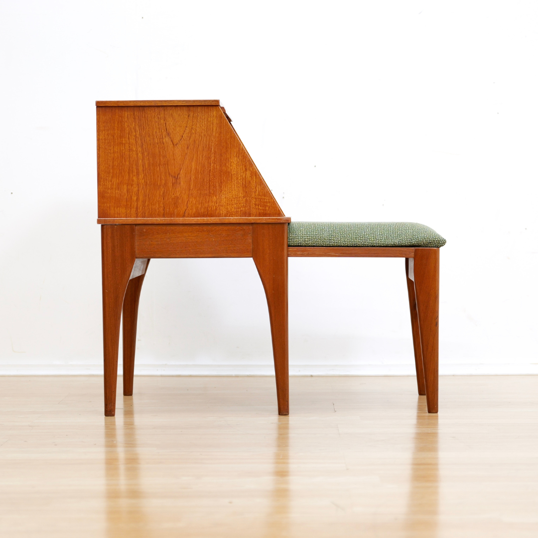 MID CENTURY ENTRYWAY SIDE TABLE BY CHIPPY HEATH