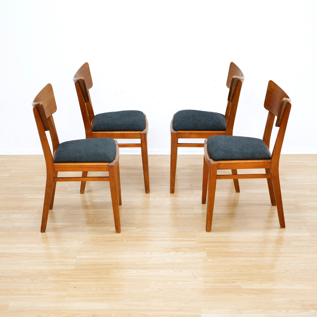MID CENTURY EXTENDING DINING TABLE AND FOUR CHAIRS BY E GOMME