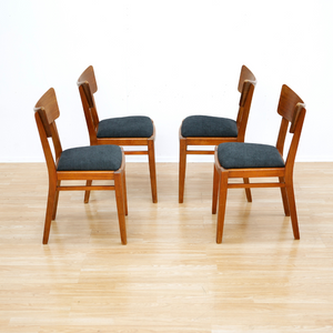 MID CENTURY EXTENDING DINING TABLE AND FOUR CHAIRS BY E GOMME
