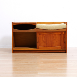 MID CENTURY ENTRYWAY BENCH IN TEAK BY CHIPPY HEATH