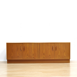 MID CENTURY LOW TEAK CREDENZA BY G PLAN