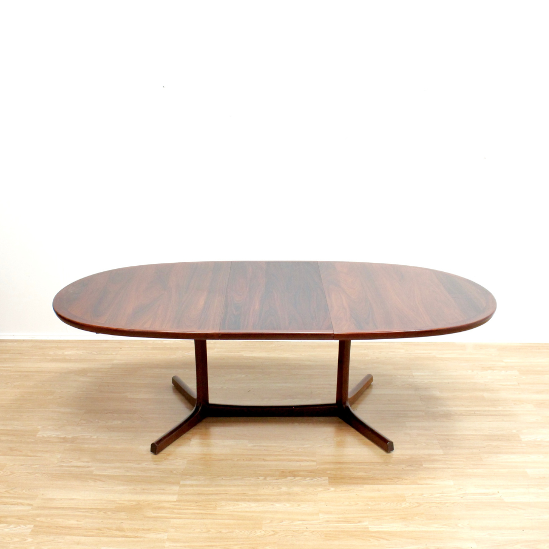 MID CENTURY EXTENDING ROSEWOOD DANISH DINING TABLE BY GUDME MOBELFABRIK FOUR TO TWELVE SEATER