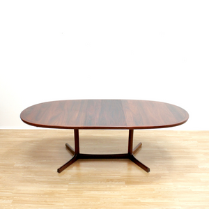 MID CENTURY EXTENDING ROSEWOOD DANISH DINING TABLE BY GUDME MOBELFABRIK FOUR TO TWELVE SEATER