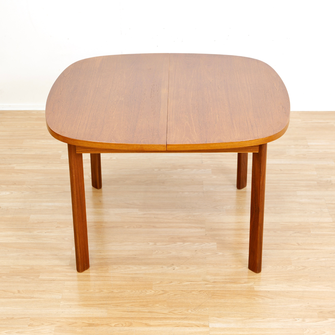 MID CENTURY EXTENDING TEAK DINING TABLE BY G PLAN