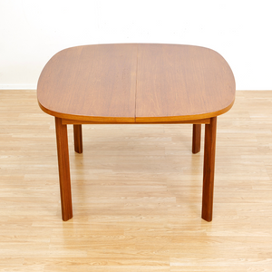MID CENTURY EXTENDING TEAK DINING TABLE BY G PLAN
