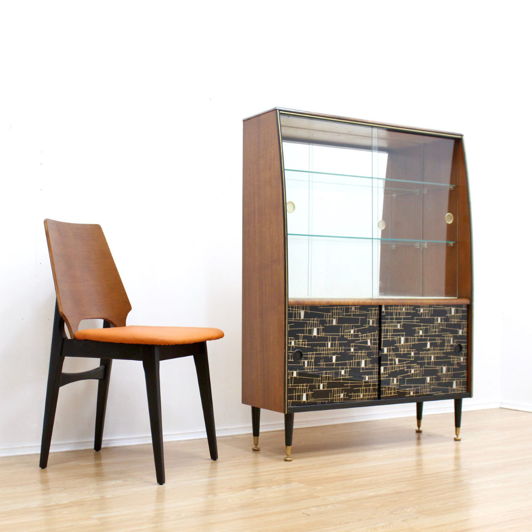 VINTAGE 1950S ATOMIC CHINA DISPLAY CABINET