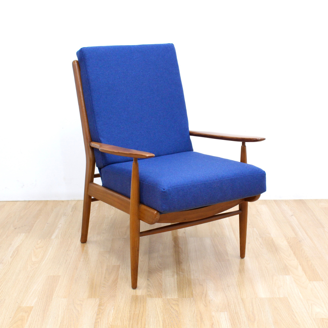 MID CENTURY LOUNGE CHAIR BY SCANDART OF HIGH WYCOMBE