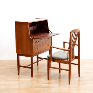 MID CENTURY TEAK DANISH DESK BUREAU BY JENTIQUE FURNITURE