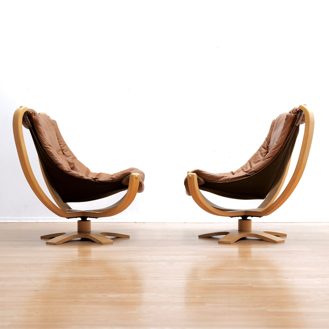 PAIR OF MID CENTURY DANISH TAN LEATHER SKIPPER CHAIRS