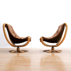 PAIR OF MID CENTURY DANISH TAN LEATHER SKIPPER CHAIRS