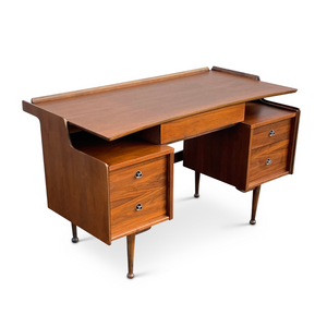 MID CENTURY WALNUT DESK BY HOOKER FURNITURE