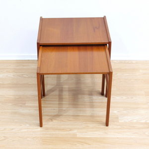 MID CENTURY SET OF NESTING SIDE TABLES