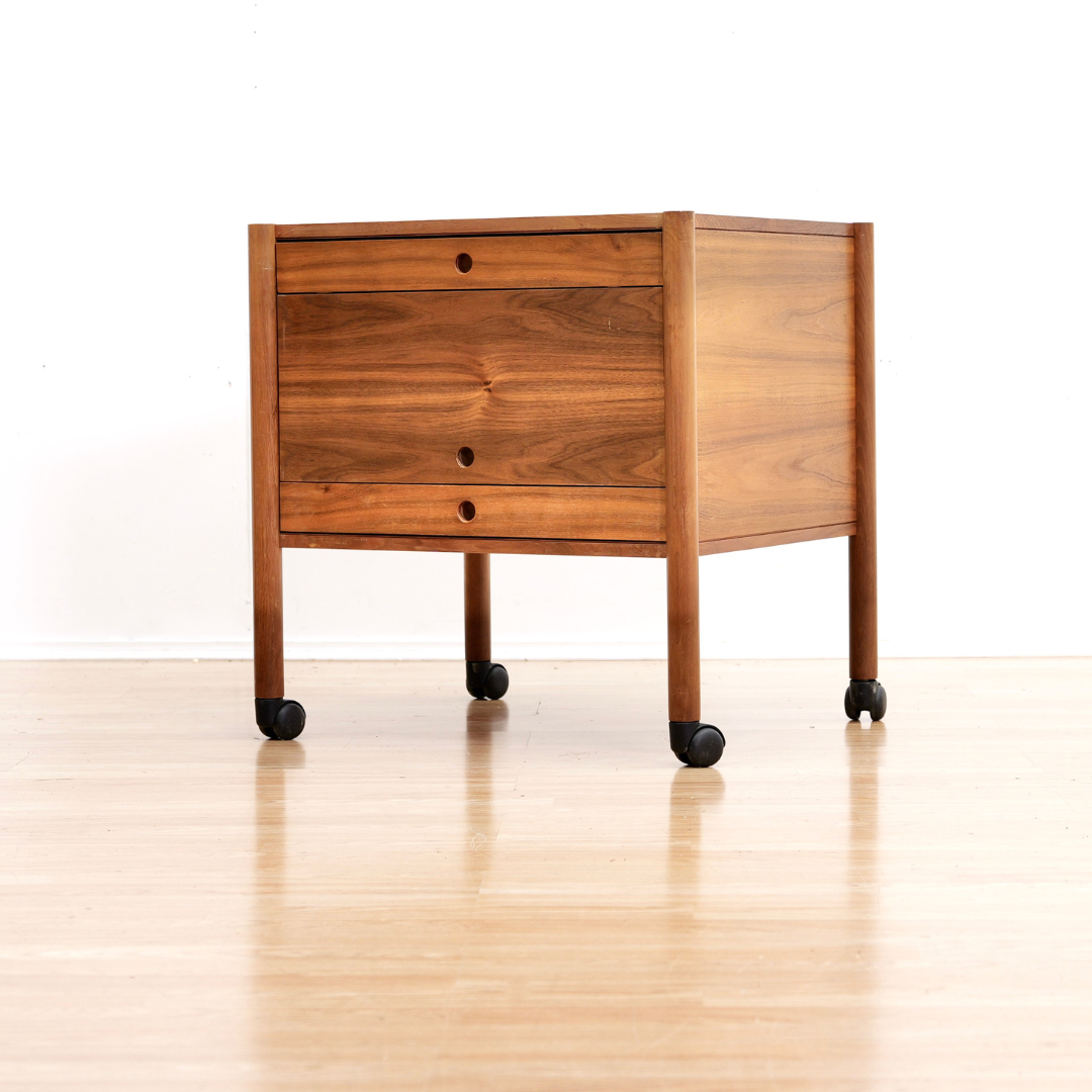 DANISH MODERN LIVING ROOM END TABLE IN WALNUT