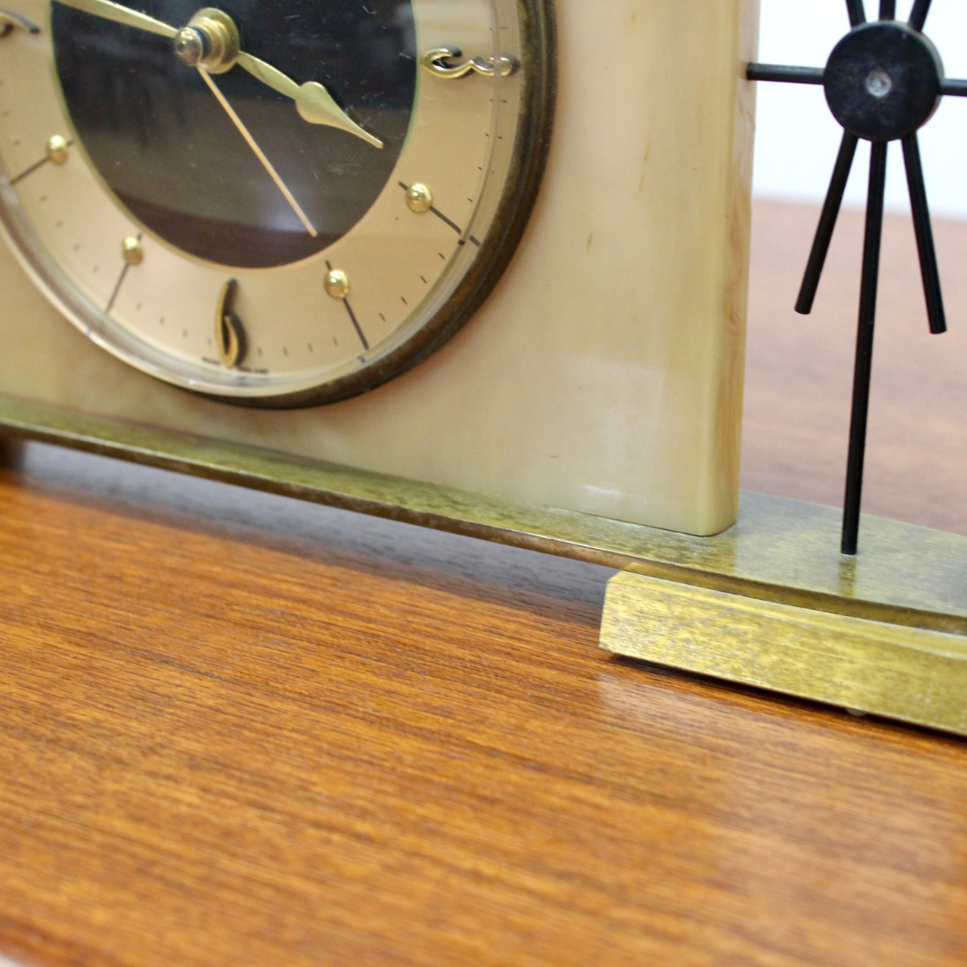 MID CENTURY MANTLE CLOCK BY METAMEC