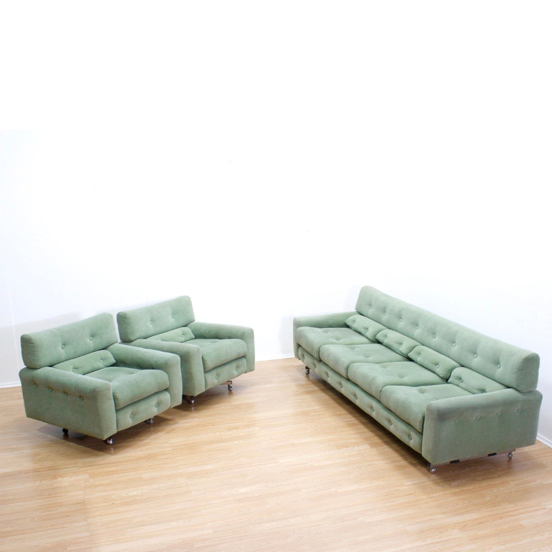 MID CENTURY FOUR SEATER SOFA & SWIVEL CHAIR SET IN THE STYLE OF  MILO BAUGHMAN