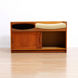 MID CENTURY ENTRYWAY BENCH IN TEAK BY CHIPPY HEATH