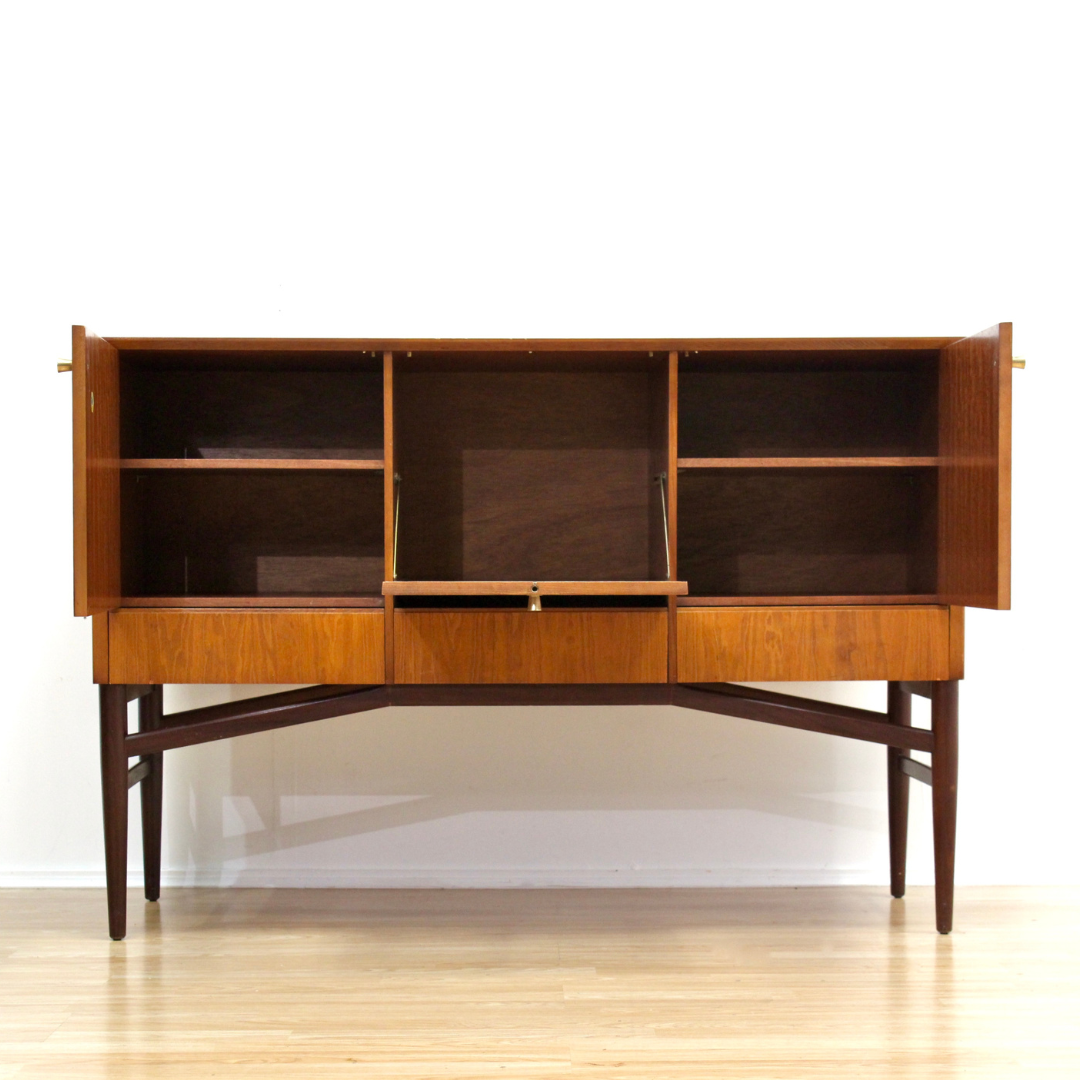 MID CENTURY TEAK CREDENZA BY MEREDEW FURNITURE