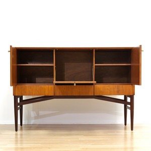 MID CENTURY TEAK CREDENZA BY MEREDEW FURNITURE