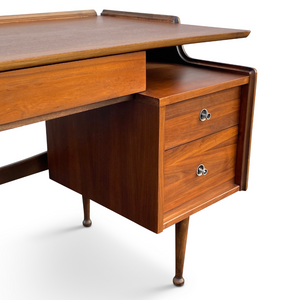 MID CENTURY WALNUT DESK BY HOOKER FURNITURE