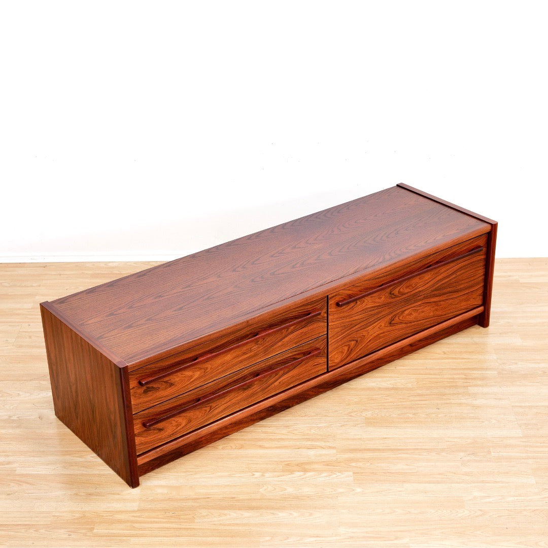 LOW 1970S DANISH MODERN ROSEWOOD CREDENZA BY FAARUP MOBELFABRIK