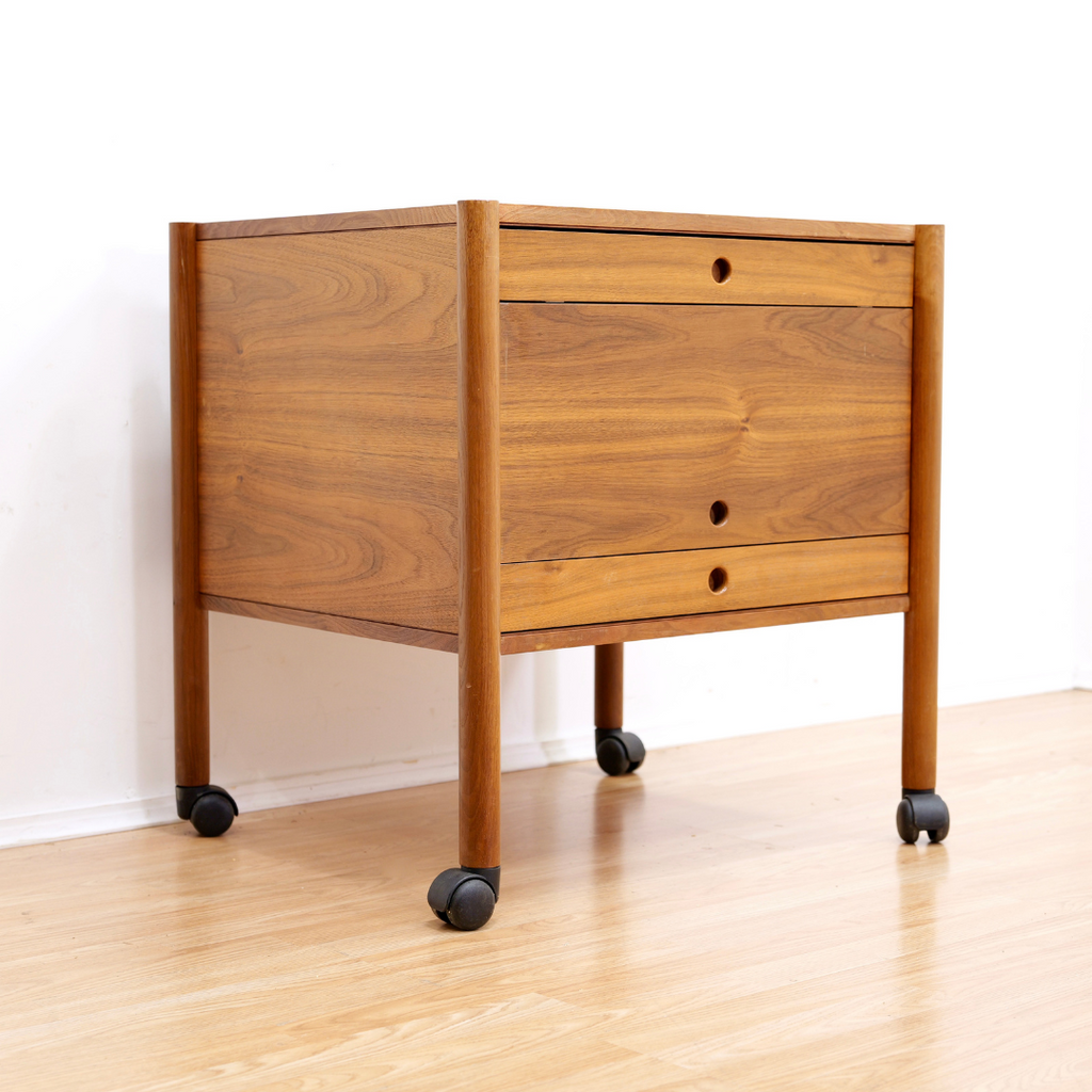 DANISH MODERN LIVING ROOM END TABLE IN WALNUT