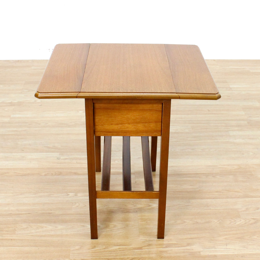 MID CENTURY TEAK SIDE TABLE WITH DRAWER