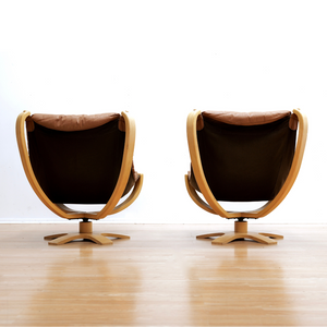 PAIR OF MID CENTURY DANISH TAN LEATHER SKIPPER CHAIRS